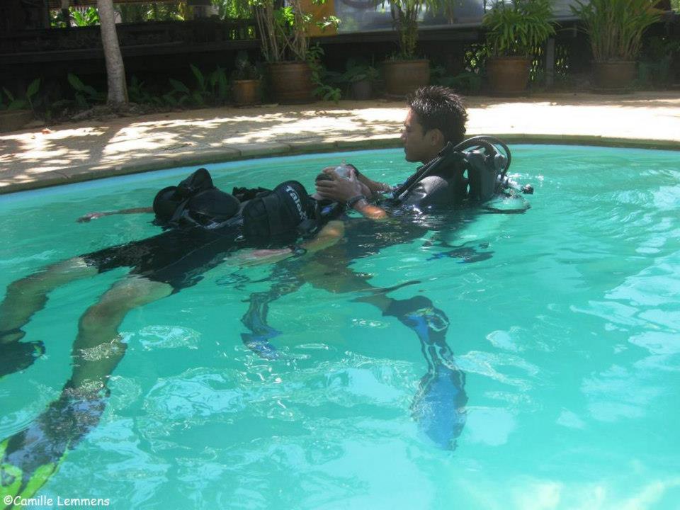 PADI Course Director teaching Rescue skills during IDC