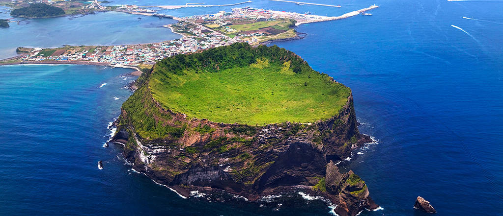 Seongsan Ilchulbong Peak on Jeju Island_diveoclock